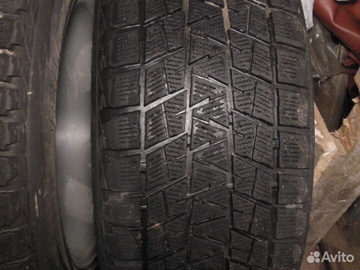 Bridgestone Blizzak DM-V1 275/55 R20