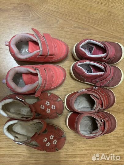 Кроссовки ботинки и босоножки