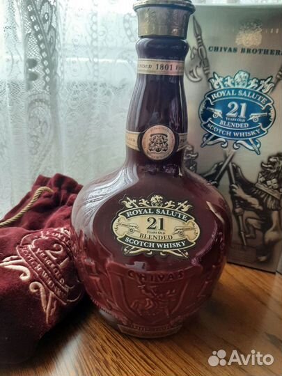 Бутылки керамические от Chivas Royal Salute