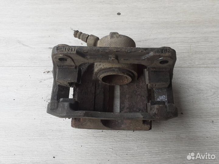 Суппорт передний левый Megane 2 Scenic 2