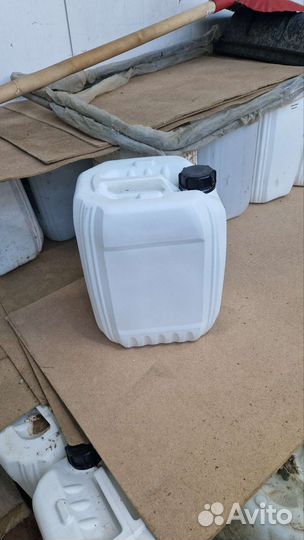 Канистра пластиковая 20 литров бу