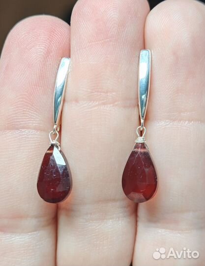 Серебряные серьги с гранатом