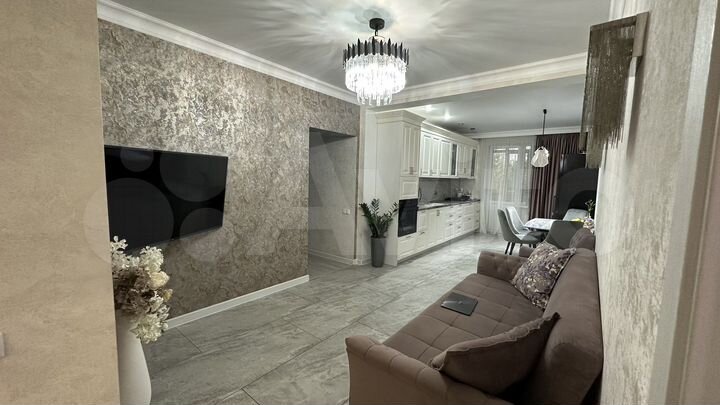 3-к. квартира, 100 м², 2/5 эт.