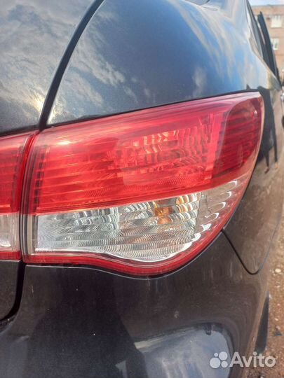 Фонарь правый наружний Nissan Almera G15