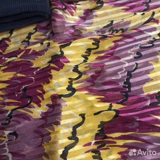 Отрезы ткани разной