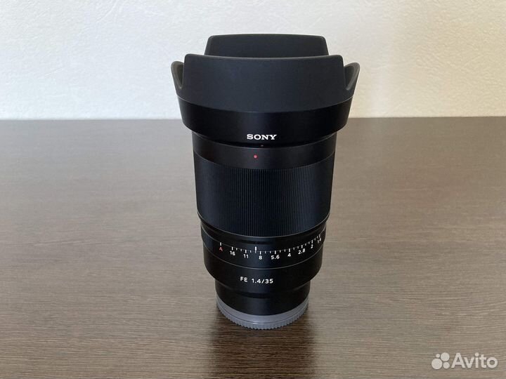 Объектив Sony 35mm f/1.4 (SEL35F14Z)