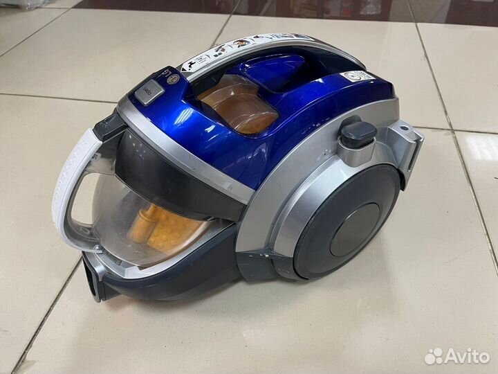 Пылесос с контейнером для пыли LG Kompressor VC731