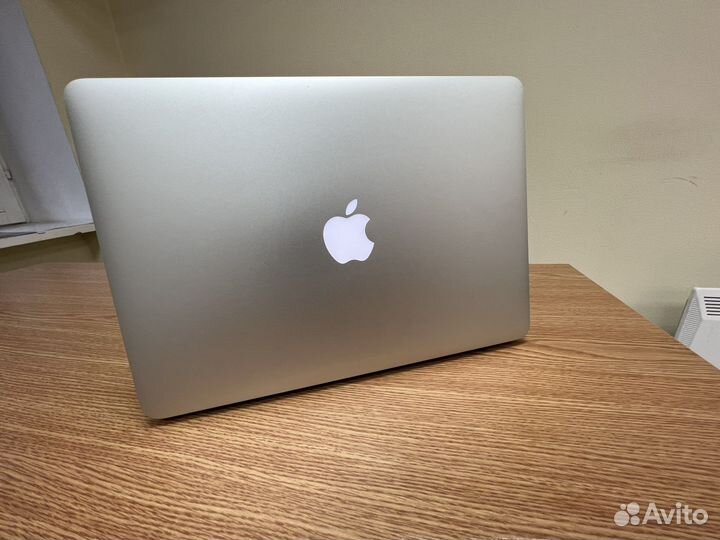 Apple MacBook Air (13-inch, 2017)