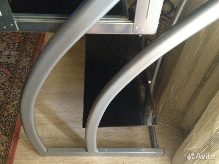 Компьютерный стол стеклянный