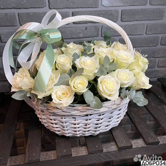 Розы в корзине с доставкой Корзина свежих цветов