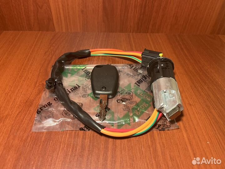 Замок зажигания в сборе Логан 806014108R