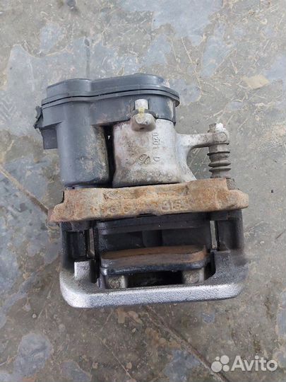 Суппорт тормозной задний правый Mercedes Gl 500