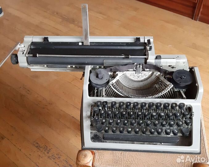 Печатная пишущая машинка 