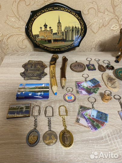 Сувениры из разных стран, городов