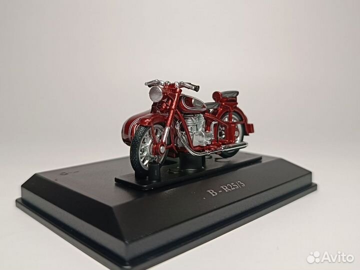 Модель мотоцикла BMW R25/3 red 1:43 Cararama