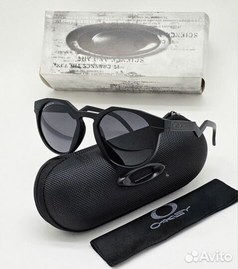 Солнцезащитные очки Oakley