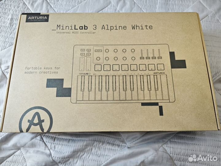 Миди контроллер Arturia MiniLab 3 Alpine White