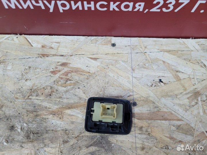 Кнопка стеклоподъемника задняя левая Renault Logan