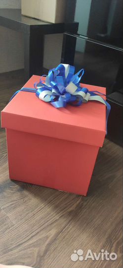 Подарочная коробка