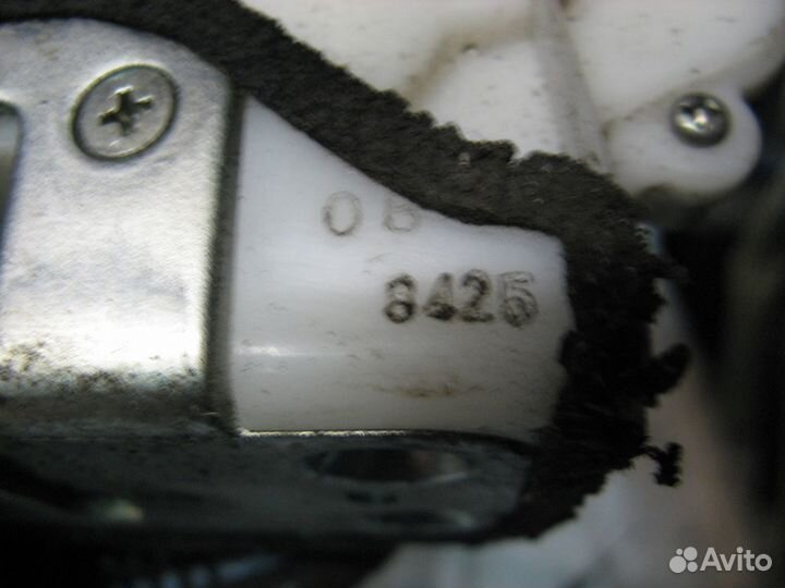 Замок двери передней правой Honda Civic 4D 06-12