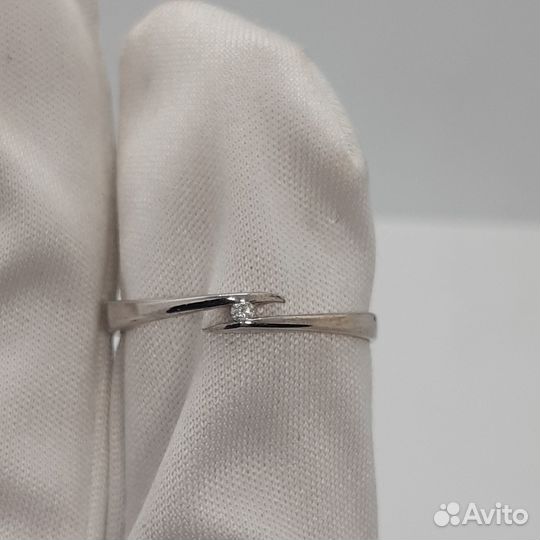 Золотое кольцо с бриллиантом 17,5р