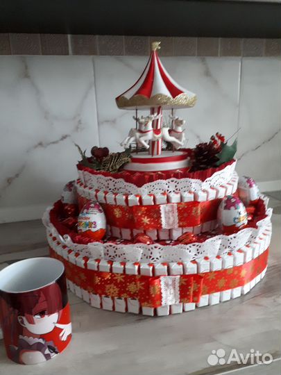 Подарки, Торт из киндеров на праздник