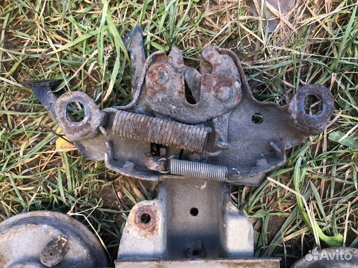 Замок капота Ниссан Максима J30 1993г