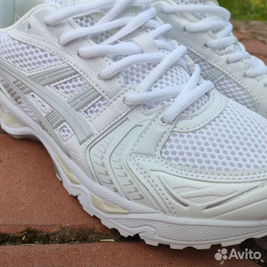 Кроссовки женские Asics