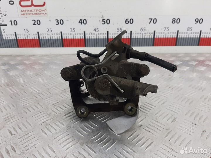 Суппорт задний правый Volkswagen Touran 2004