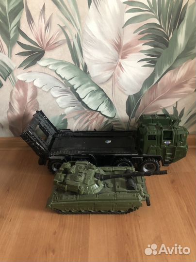 Танк и тягач