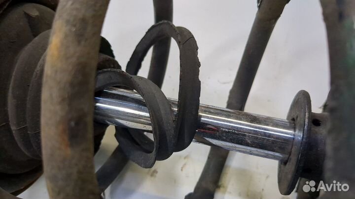 Амортизатор подвески Toyota Auris E15, 2007