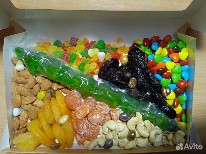 Подарочный набор из сухофруктов и орехов