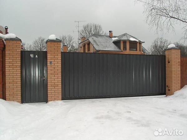 Откатные ворота с калиткой