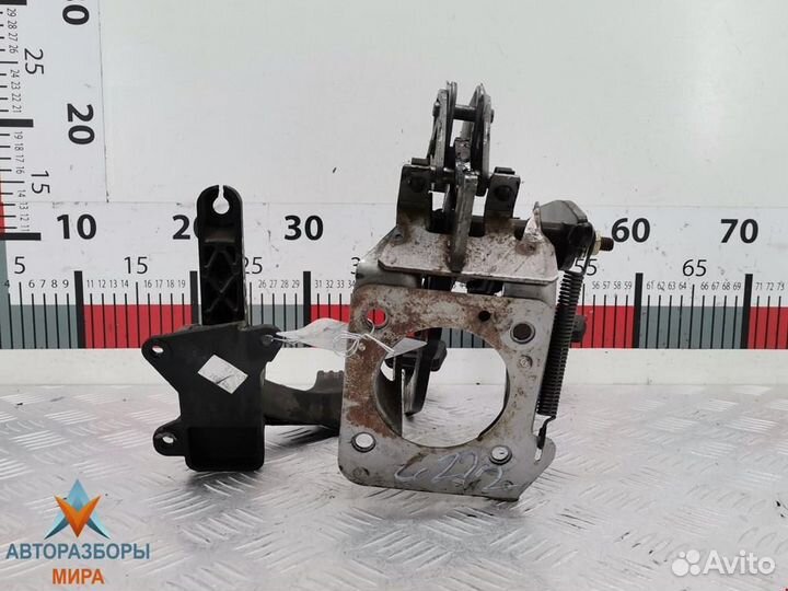 Педаль Ford Focus рест. 2002