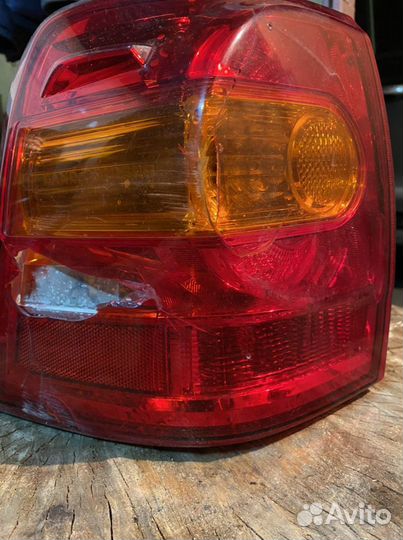 Задний фонарь toyota land cruiser 200