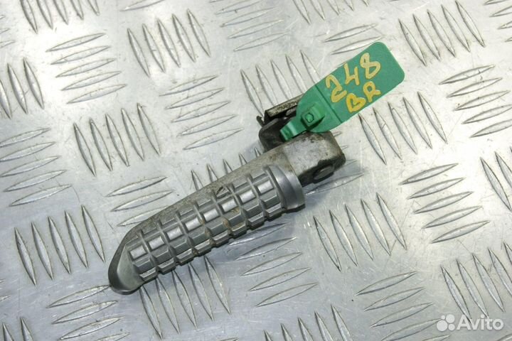 Подножка пассажира правая Kawasaki ZZR250