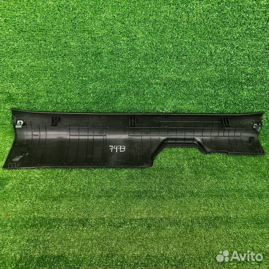 Накладка внутренняя на порог передняя левая