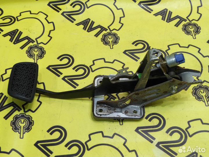 Педаль тормоза Toyota Camry ACV30 2AZ-FE 2004.05