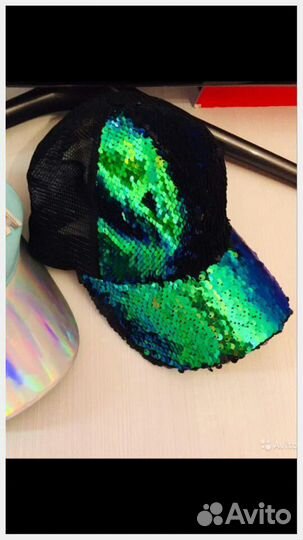 Кепка со стразами модная