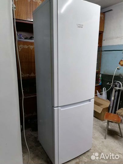 Холодильник Hotpoint Ariston