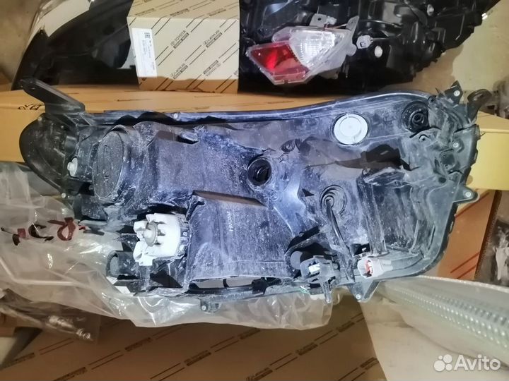 Фара передняя левая Toyota Rav4 CA40 2015