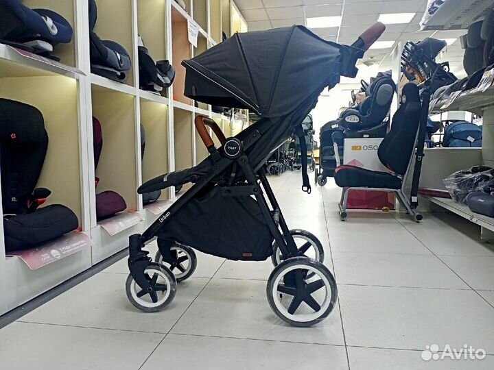 Прогулочная коляска Carrello Urban Black