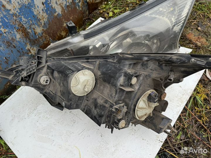 Фары Mitsubishi Grandis