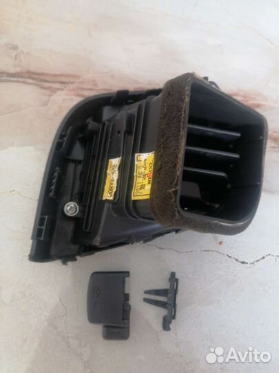 Дефлектор воздуховода накладка правый