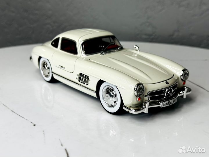 Модель автомобиля Mercedes Benz 300SL