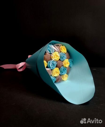 Шоколадные Розы и Сердца - 19 шт в Букете