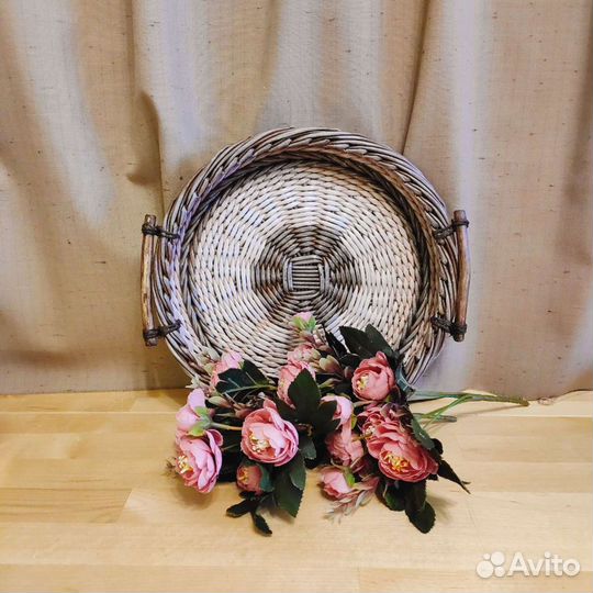 Поднос столовый плетёный