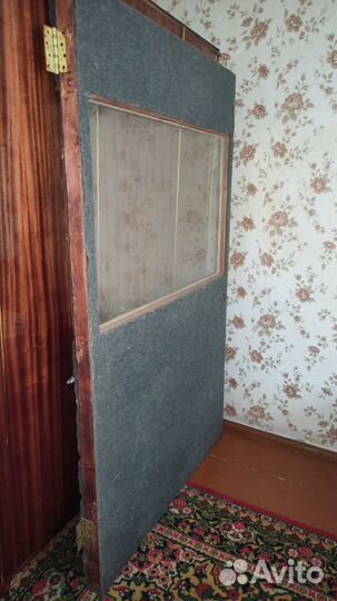 Акустический поролон, дверь, студийный стол