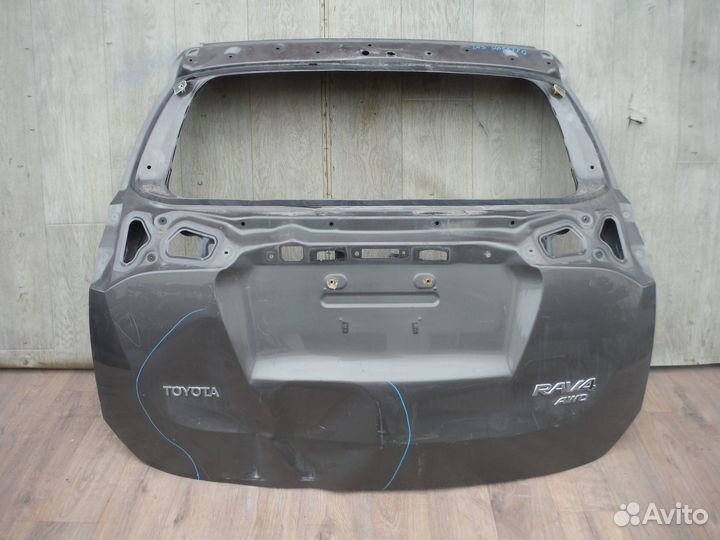 Крышка багажника №17 Toyota RAV4 (XA40) 2017