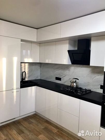 Кухонный гарнитур угловой в потолок